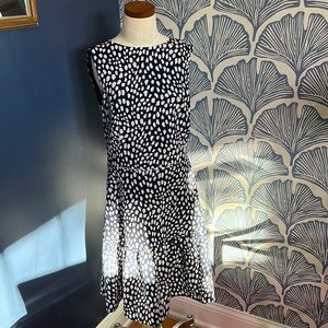 Vineyard vines-silk! Perfect condition- worn once for Easter!